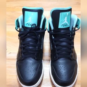 Air Jordan Retro 1 Glow